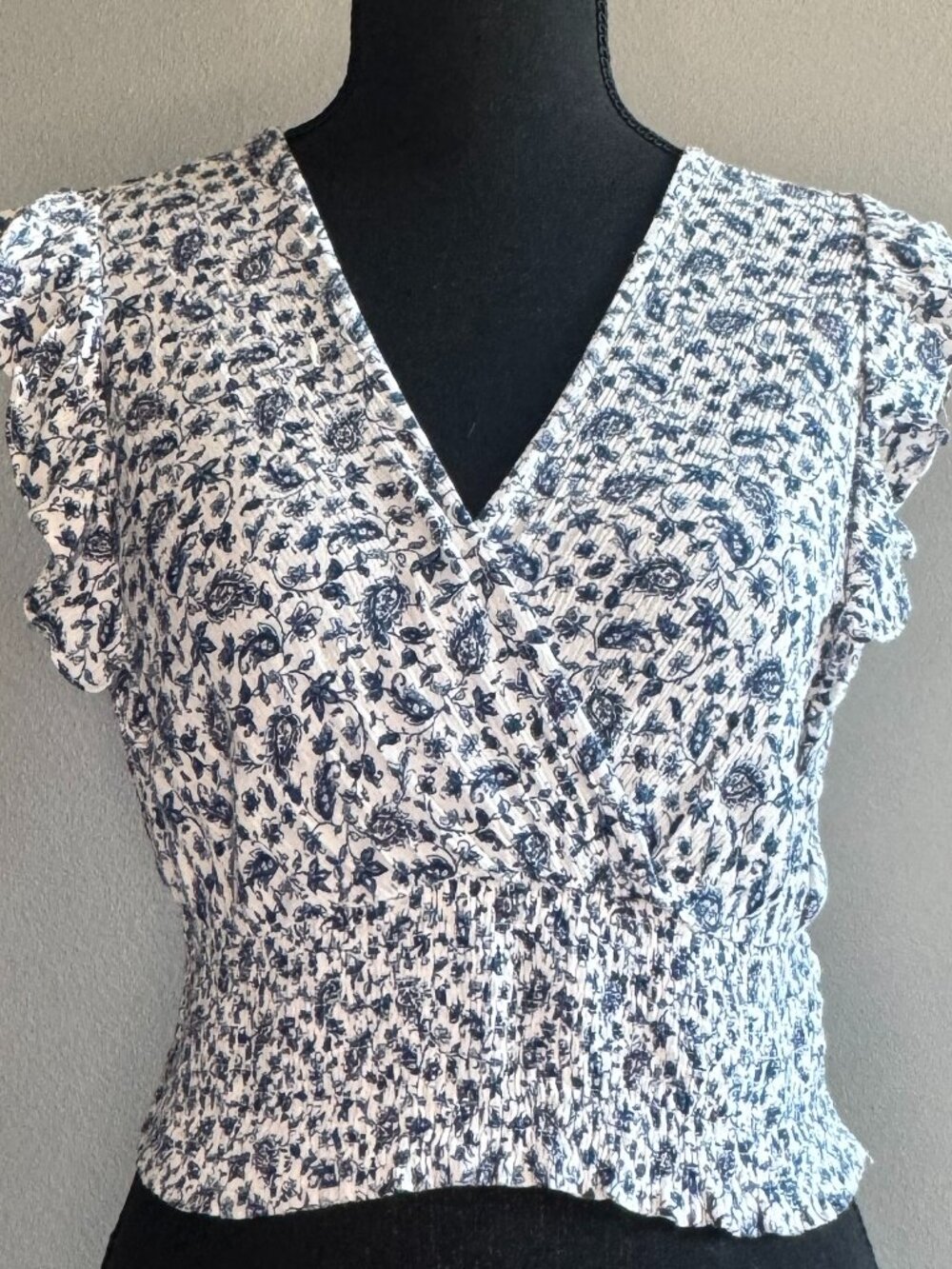 Paper Crane WOMENS M Floral Smocked Waist Blue Floral Blouse - 0322
